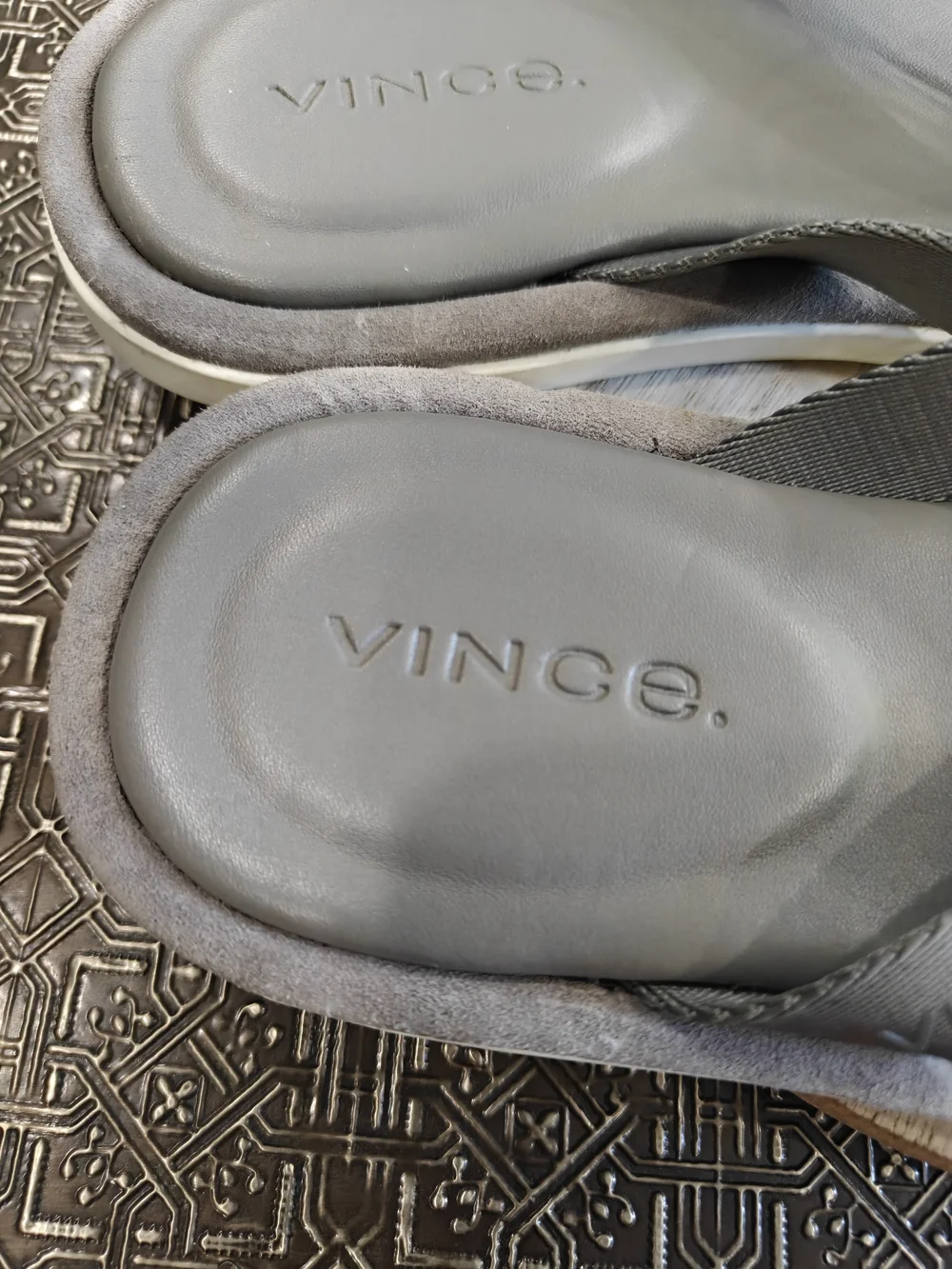 Vince Darwin Mens Suede And Leather Flip Flops Size 9.5 Beach Ready